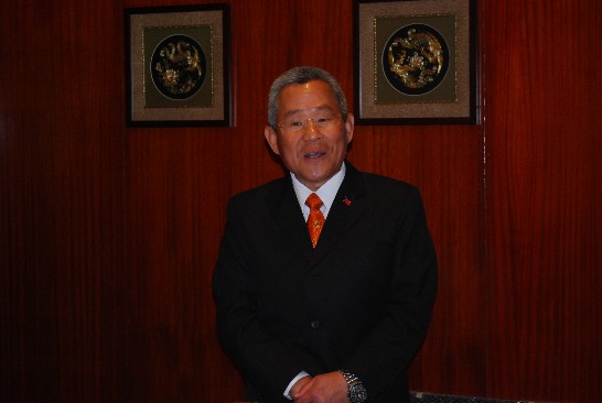 His Excellency Michael Hsu delivers a short speech before the dinner.