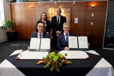 Ambassador Douglas Hsu and Australian Representative Robert Fergusson signed the “Memorandum of Understanding on Cooperation in Transport Safety and Information Exchange”