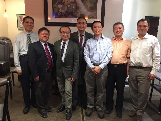 (自左至右)李瑞徵組長、僑務顧問游益民、前僑務顧問李永杰、張詩瑞處長、堪市華人協會會長張立航、僑務顧問李明旺、大堪市中文學校董事長周建仲