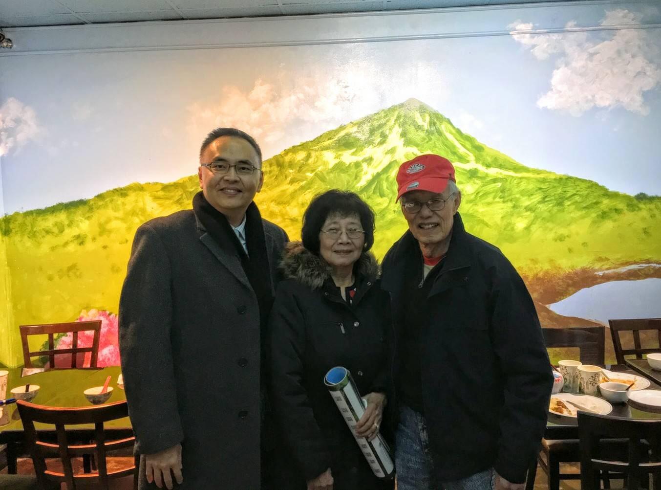 張詩瑞處長與大堪薩斯市台灣同鄉會會員合影