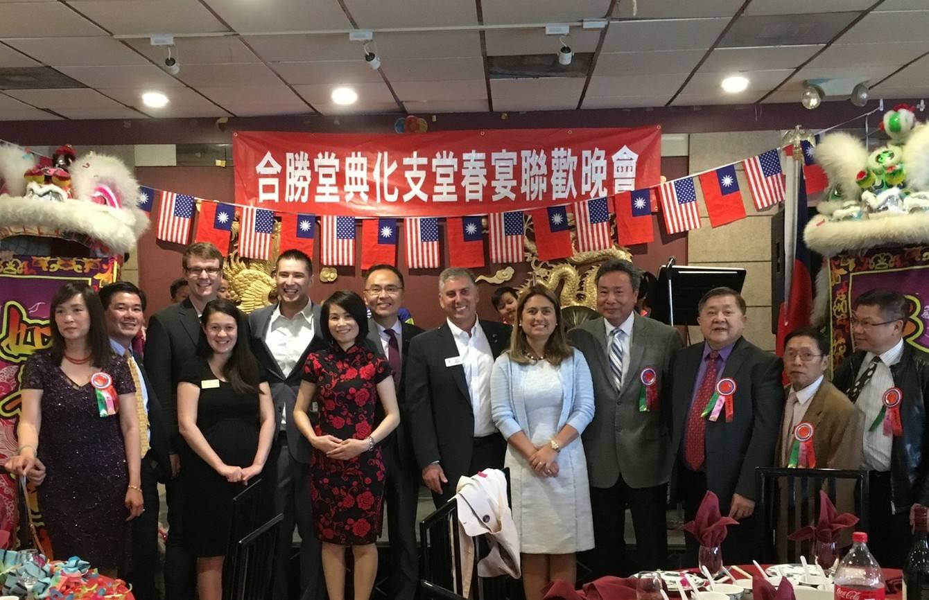 張詩瑞處長夫婦與部份嘉賓合影