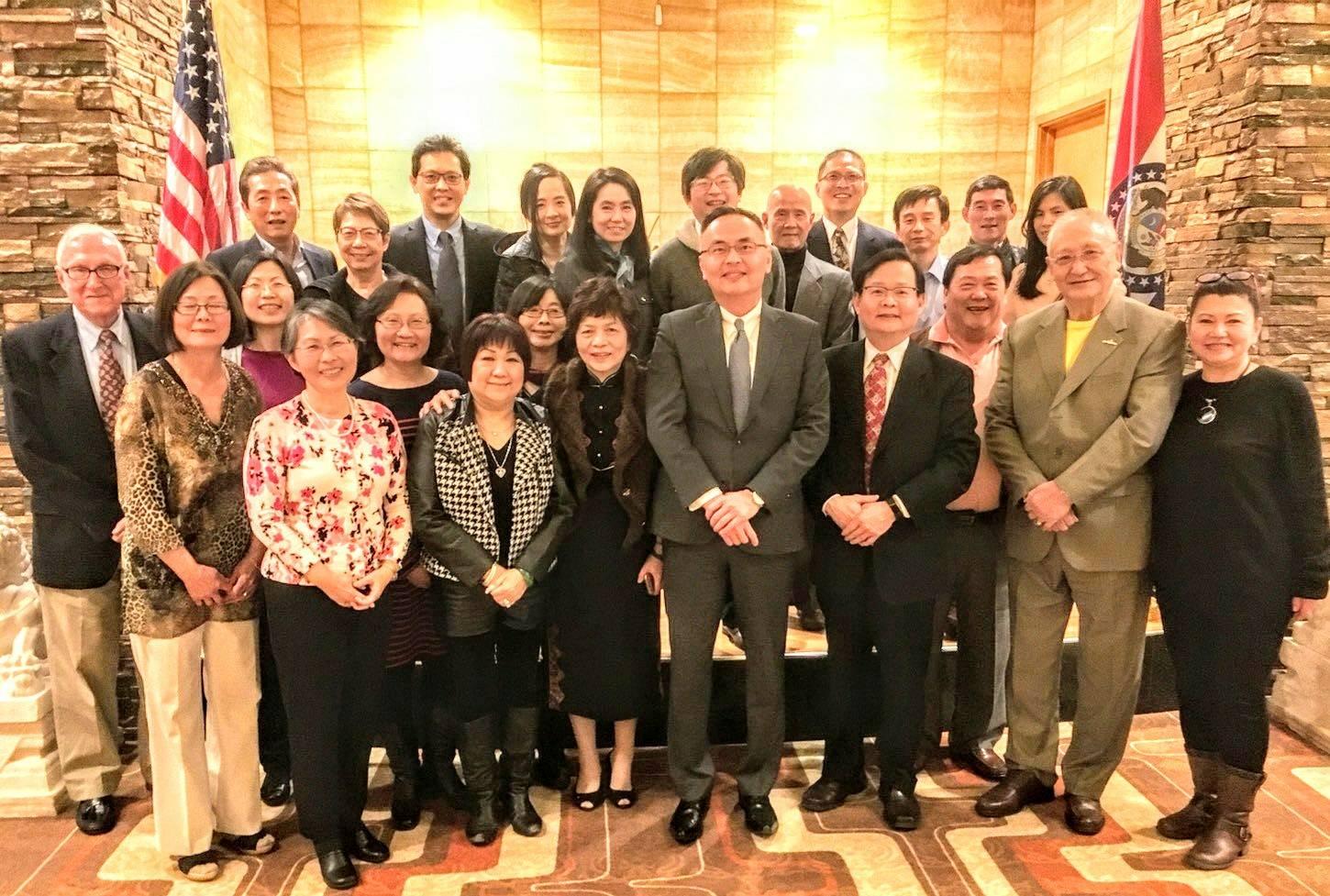 張詩瑞處長與密蘇里州春田市僑胞合影