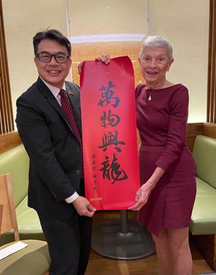 Director General Chou hosted a dinner to express gratitude to Professor June Dreyer from the University of Miami's Political Science Department