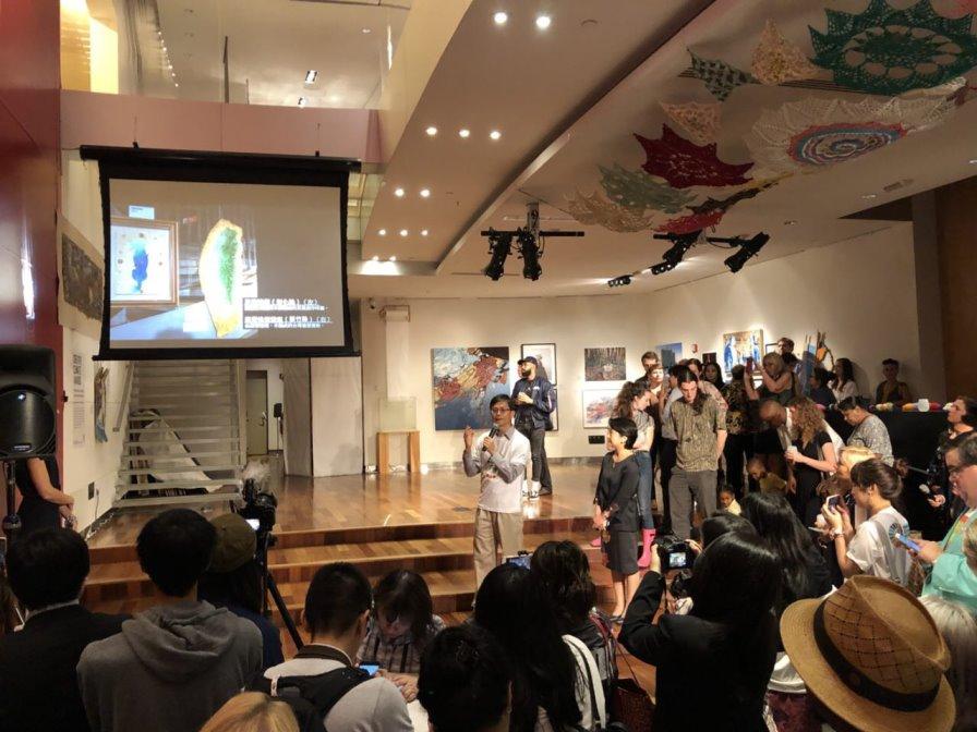 Thomas Chan, Deputy Minister of the Environmental Protection Administration (center), introduces Taiwan's environmental artworks with Ambassador Lily Hsu (right) looking on at the opening gala of the Climate Change Awards Exhibition.