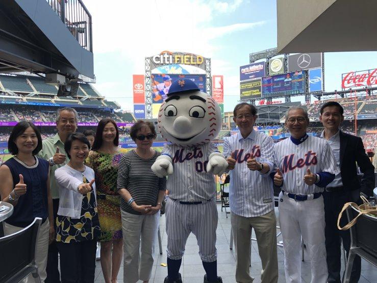 Dr. Yuan-Tseh Lee, senior advisor to the President (third from right), and Mrs. Lee (fifth from left); Ambassador Stanley Kao, ROC Representative to the United States (second from right), and Mrs. Kao (fourth from left); Ambassador Lily Hsu, Director General of TECO-NY (third from left); Director of Tourism at TECO-NY Claire Wen (left)
