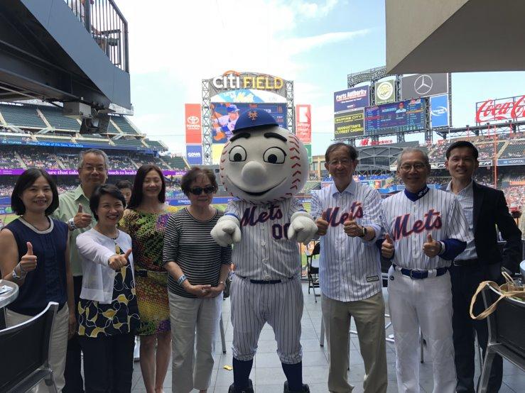 Dr. Yuan-Tseh Lee, senior advisor to the President (third from right), and Mrs. Lee (fifth from left); Ambassador Stanley Kao, ROC Representative to the United States (second from right), and Mrs. Kao (fourth from left); Ambassador Lily Hsu, Director General of TECO-NY (third from left); Director of Tourism at TECO-NY Claire Wen (left)

