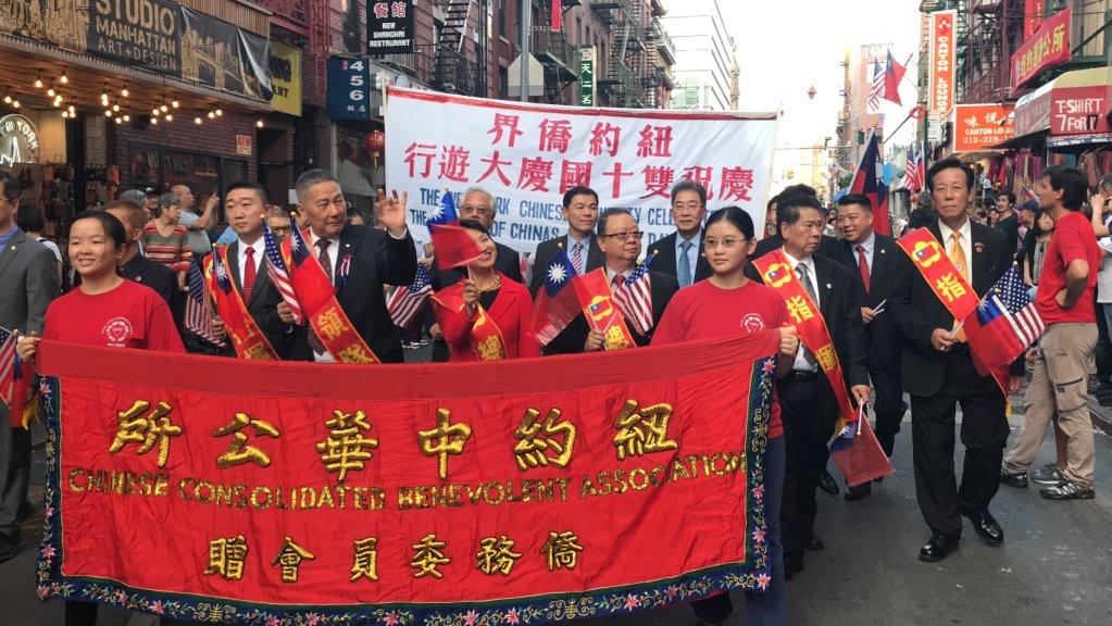Ambassador Hsu and Chairperson Wu lead the national day celebration parade in Chinatown