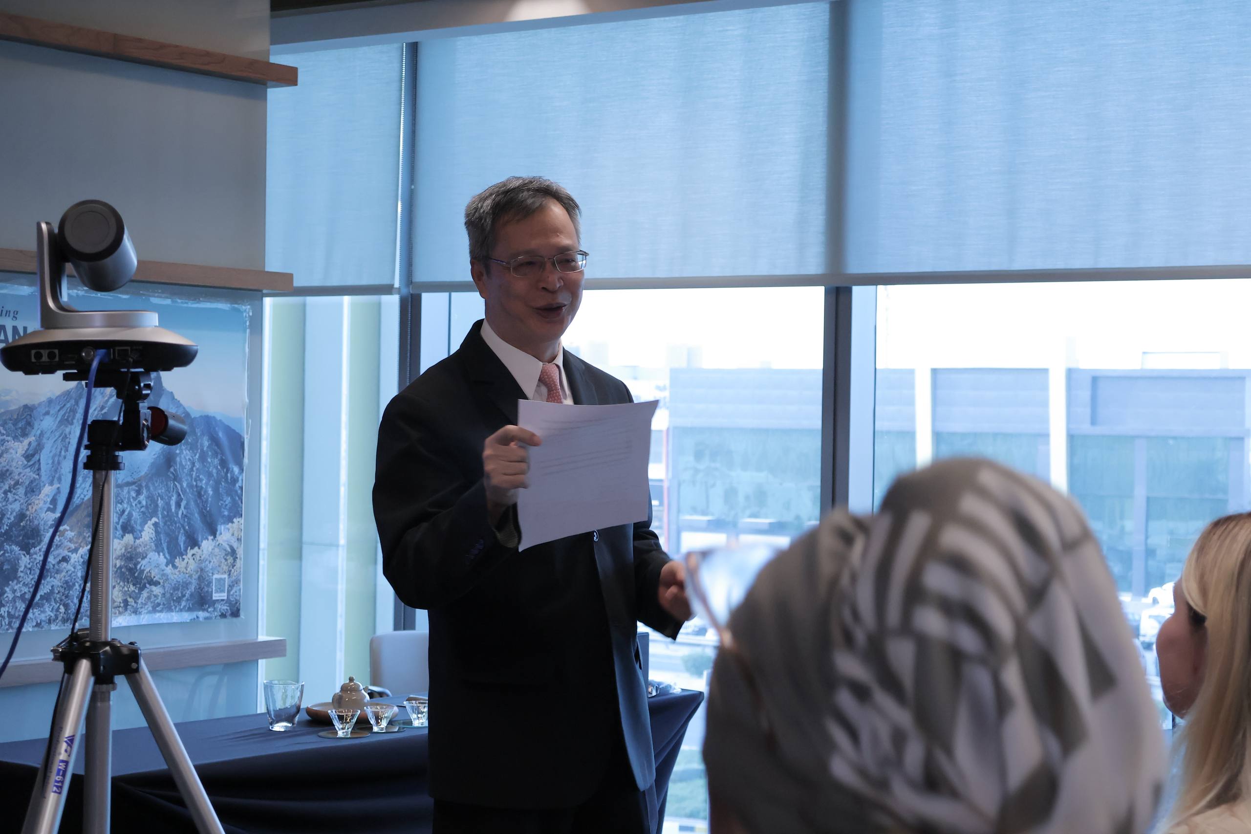 114年11月8日「聽嶼茶會」，胡代表致詞說明台灣茶文化。