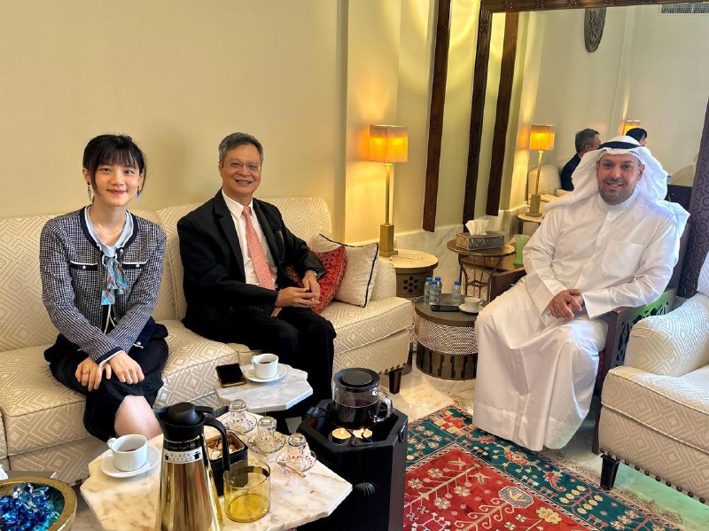 Our representative Hu has a fruitful discussion with Mr. Abdulaziz Al-Anjeri, the CEO of Reconnaissance Research.

Knowing the situation of the region and the country is important for doing our work here- exploring more chances for Taiwanese and Kuwaiti exchange.