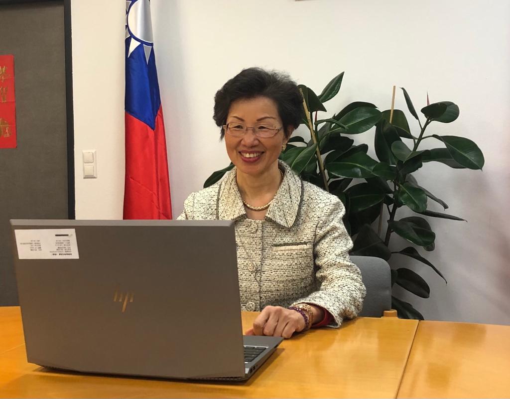 In ihrer Rede an einem von der Vereinigung der Taiwanesen in Österreich (奧地利台灣協會) organisierten Online-Meeting begrüßte Missionschefin Katharine Chang die teilnehmenden Landesleute.
