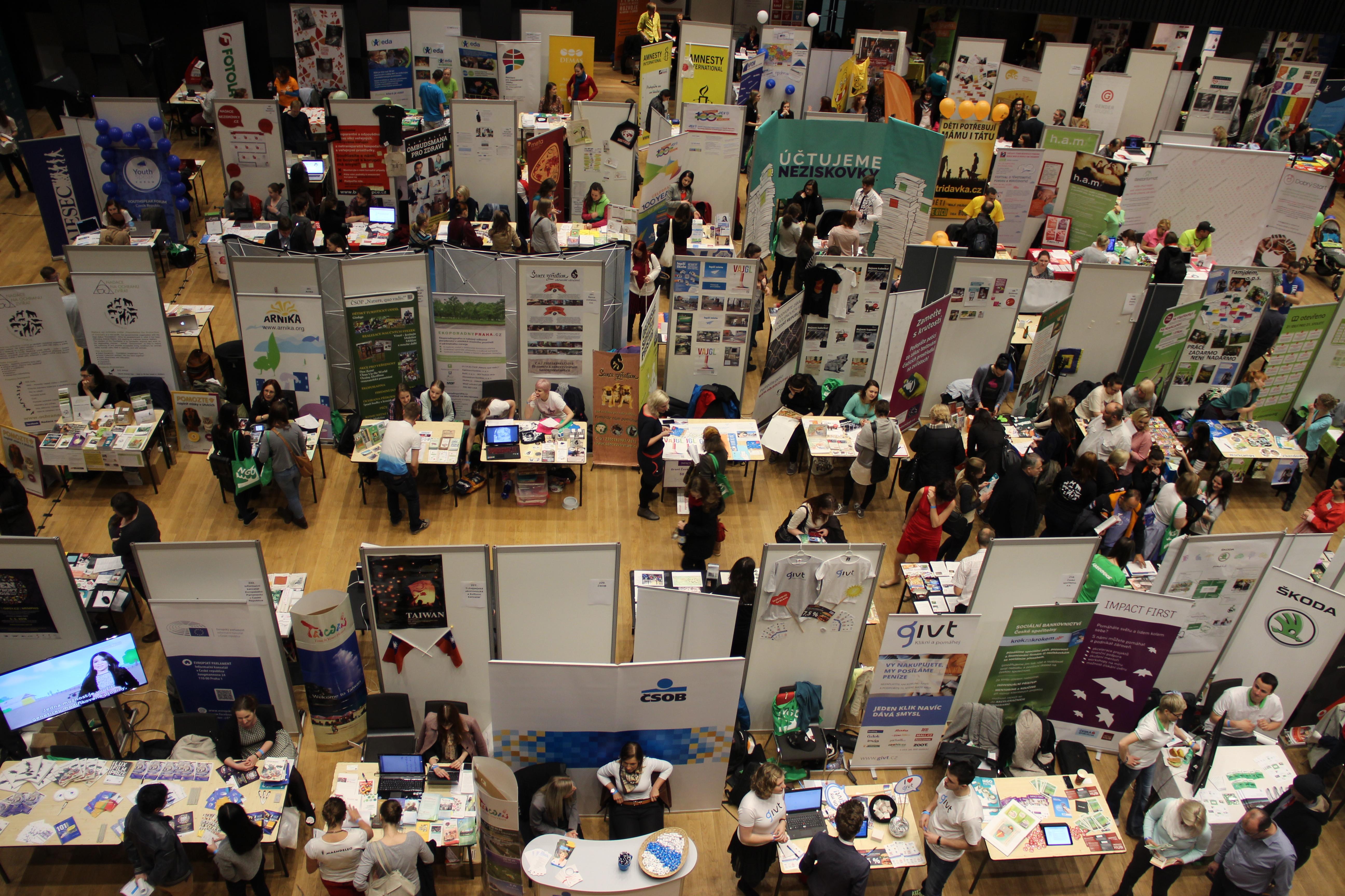 NGO市場活動現場鳥瞰之一景