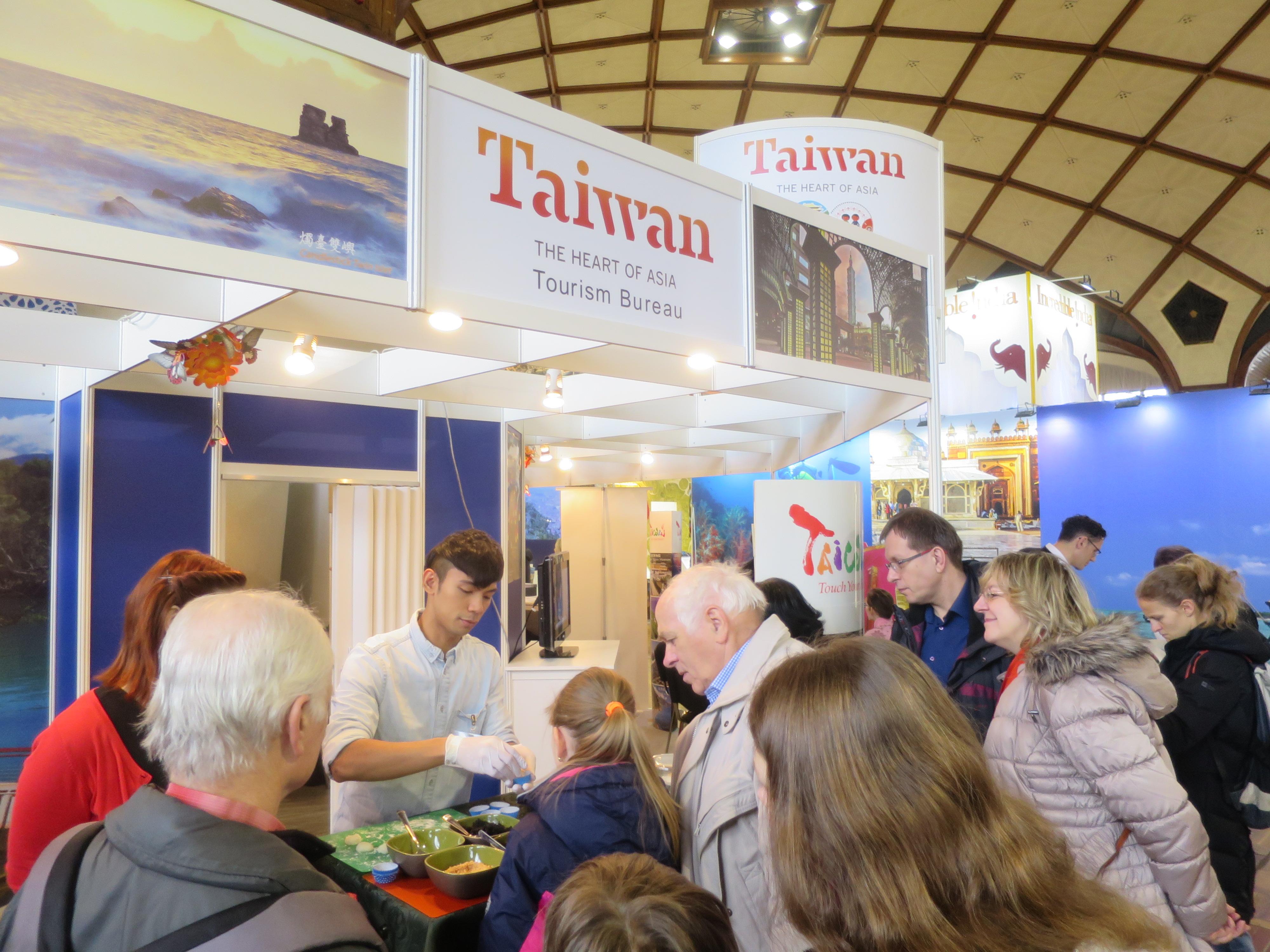 2月16日至19日台灣館現做麻糬民眾讚不絕口