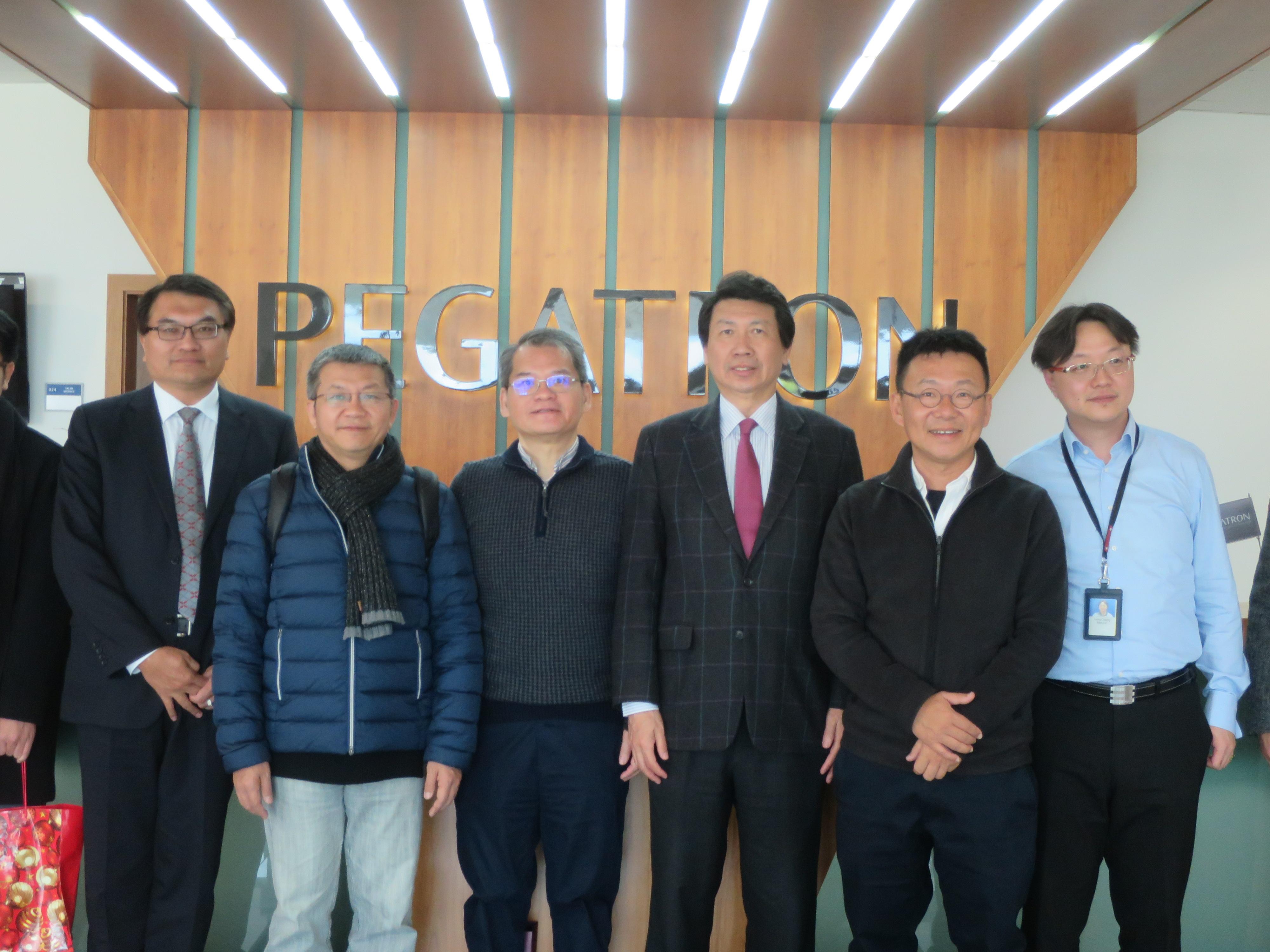 汪大使4月11日參觀和碩捷克廠