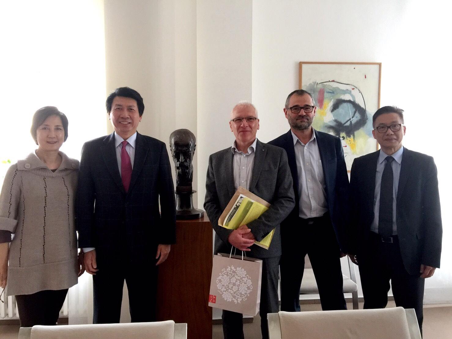 汪忠一大使4月7日參訪馬薩里克大學