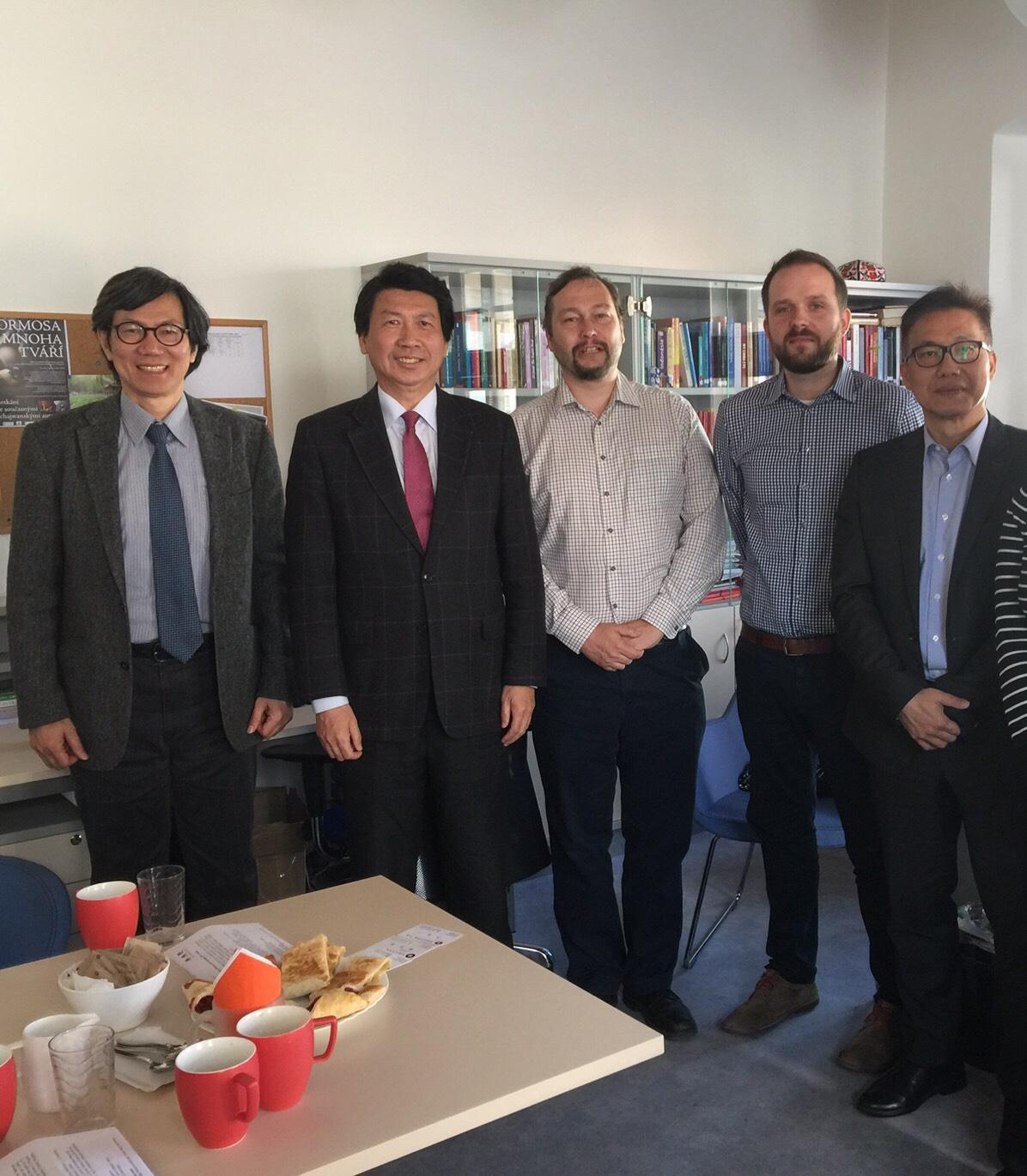 汪忠一大使4月10日參訪帕拉斯基大學