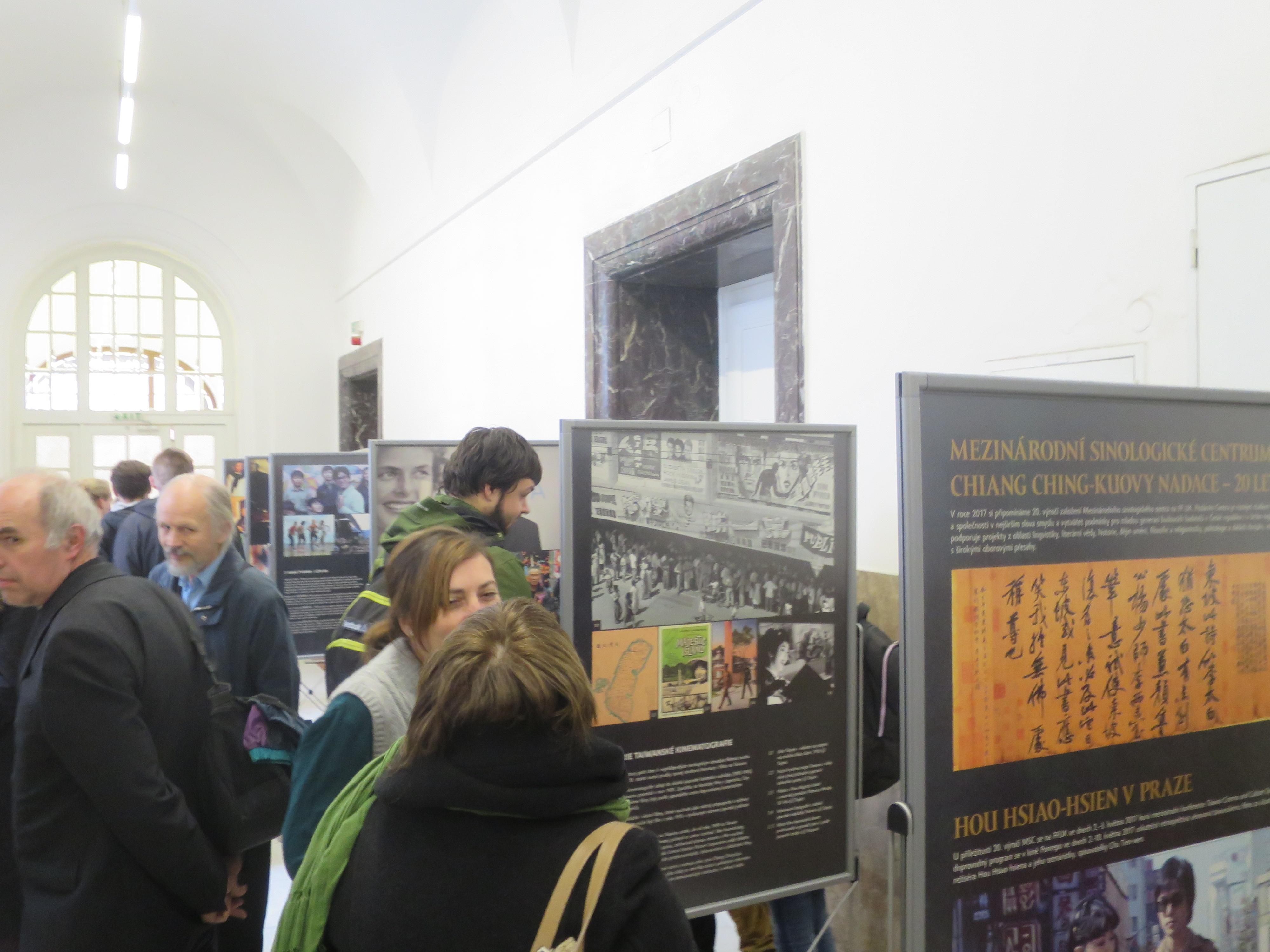 台灣電影劇照展充滿藝文氛圍，展期共約2千人次駐足瀏覽。