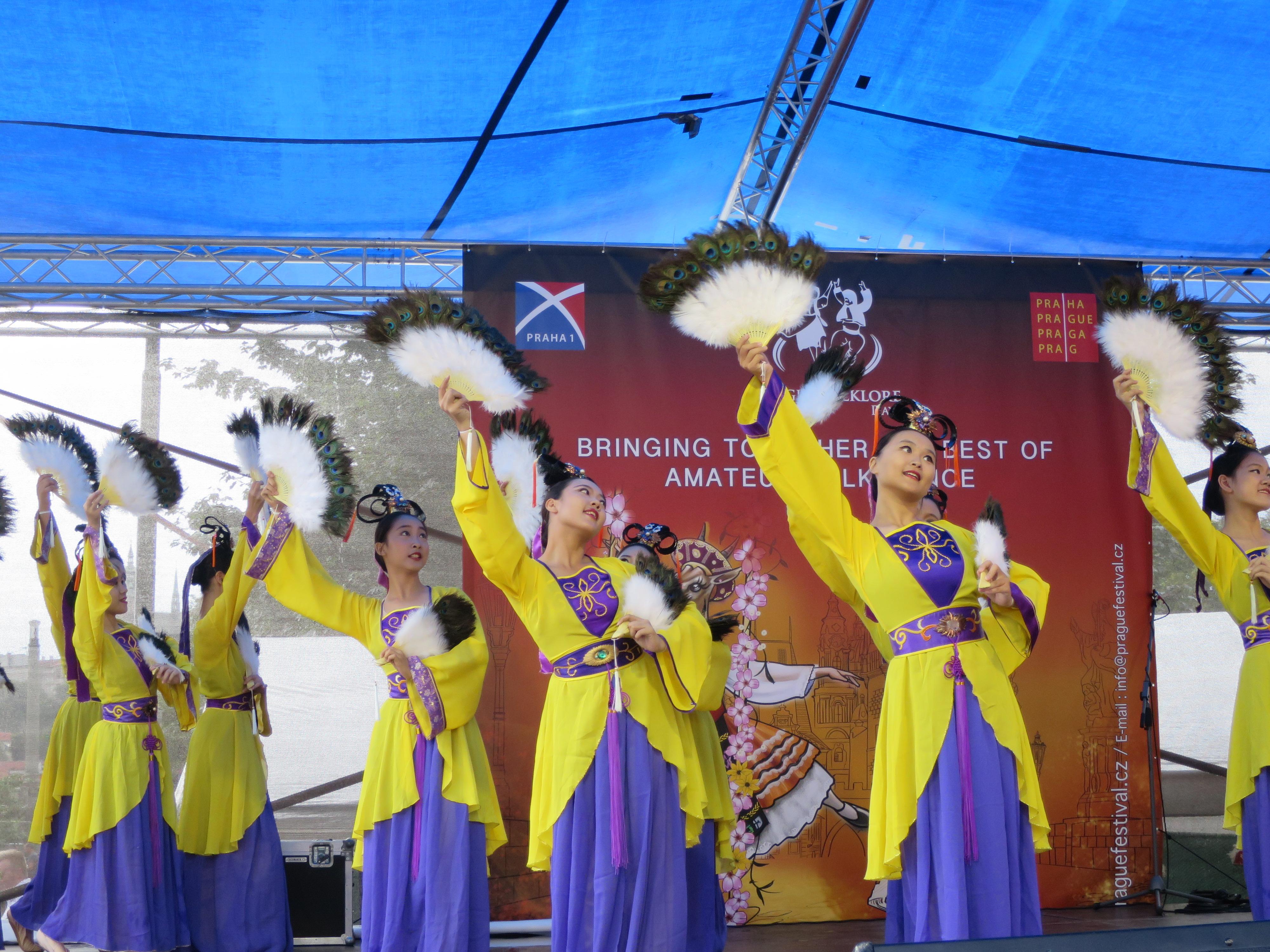 台灣舞蹈團7月20日於布拉格民俗藝術節表演，以濃濃台灣風情及精湛舞藝驚艷觀眾。