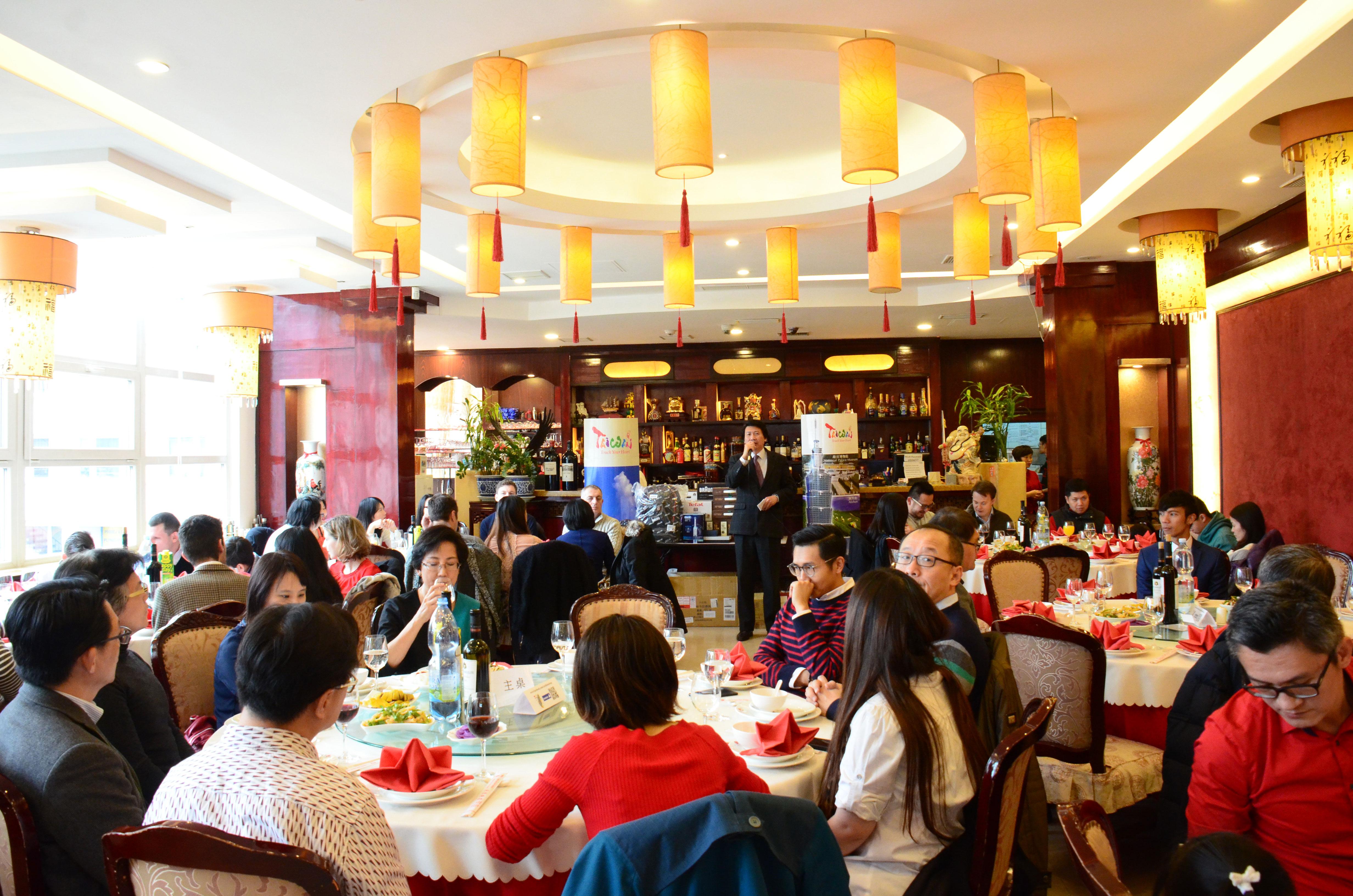 駐捷克大使汪忠一致詞