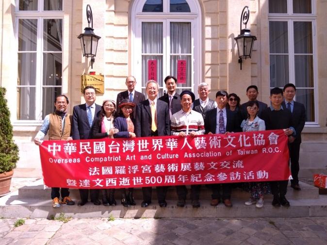 團員與大使及代表處同仁合影