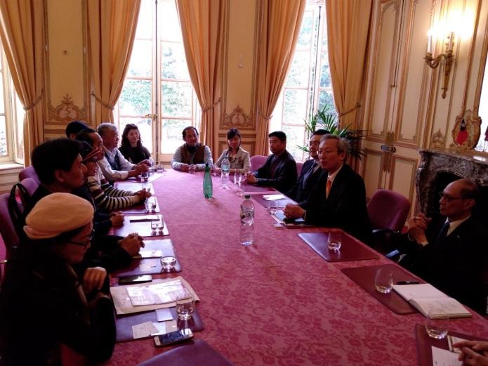 大使與團員分享台法文化交流現況