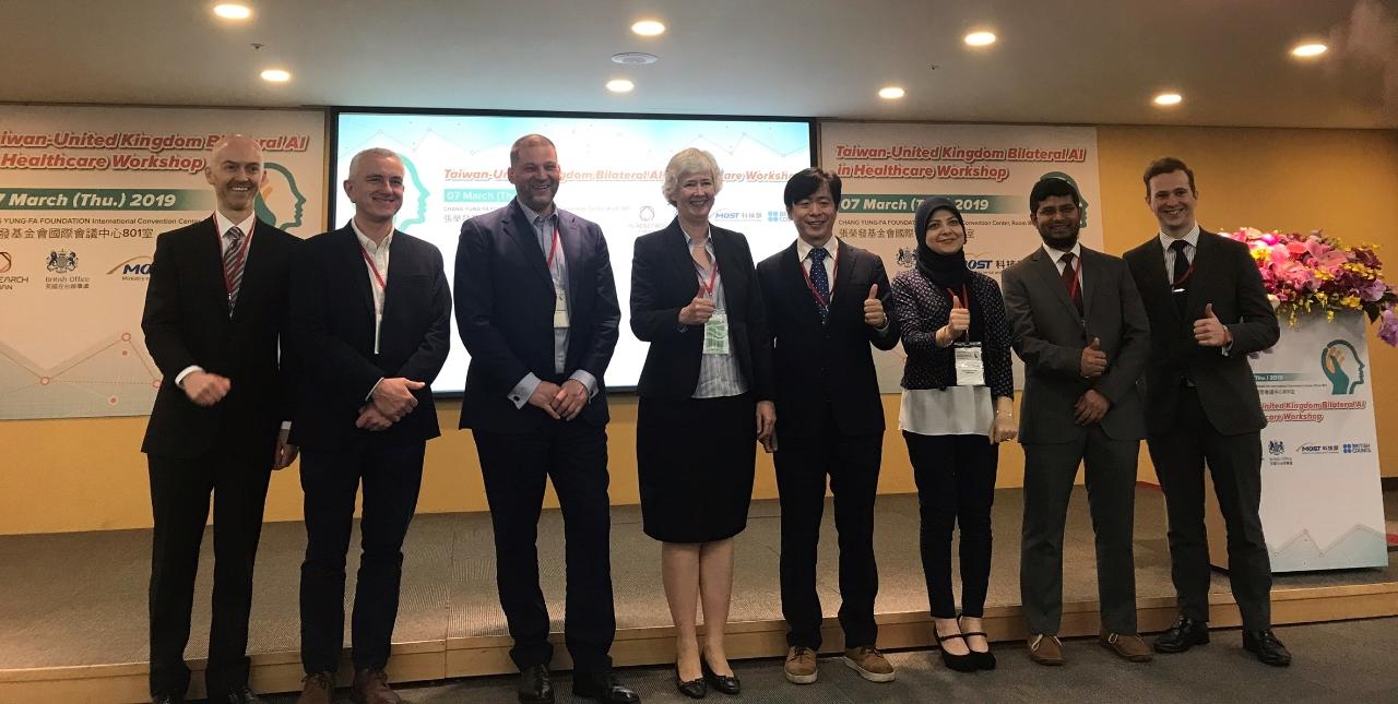 1-2_照片_英國在臺辦事處代表Catherine_Nettleton(左4)、國立清華大學何宗易教授(左5)及與會貴賓於今(7)日於科技部及英國在臺辦事處共同舉辦之「臺英人工智慧應用於健康照護研討會」合影。