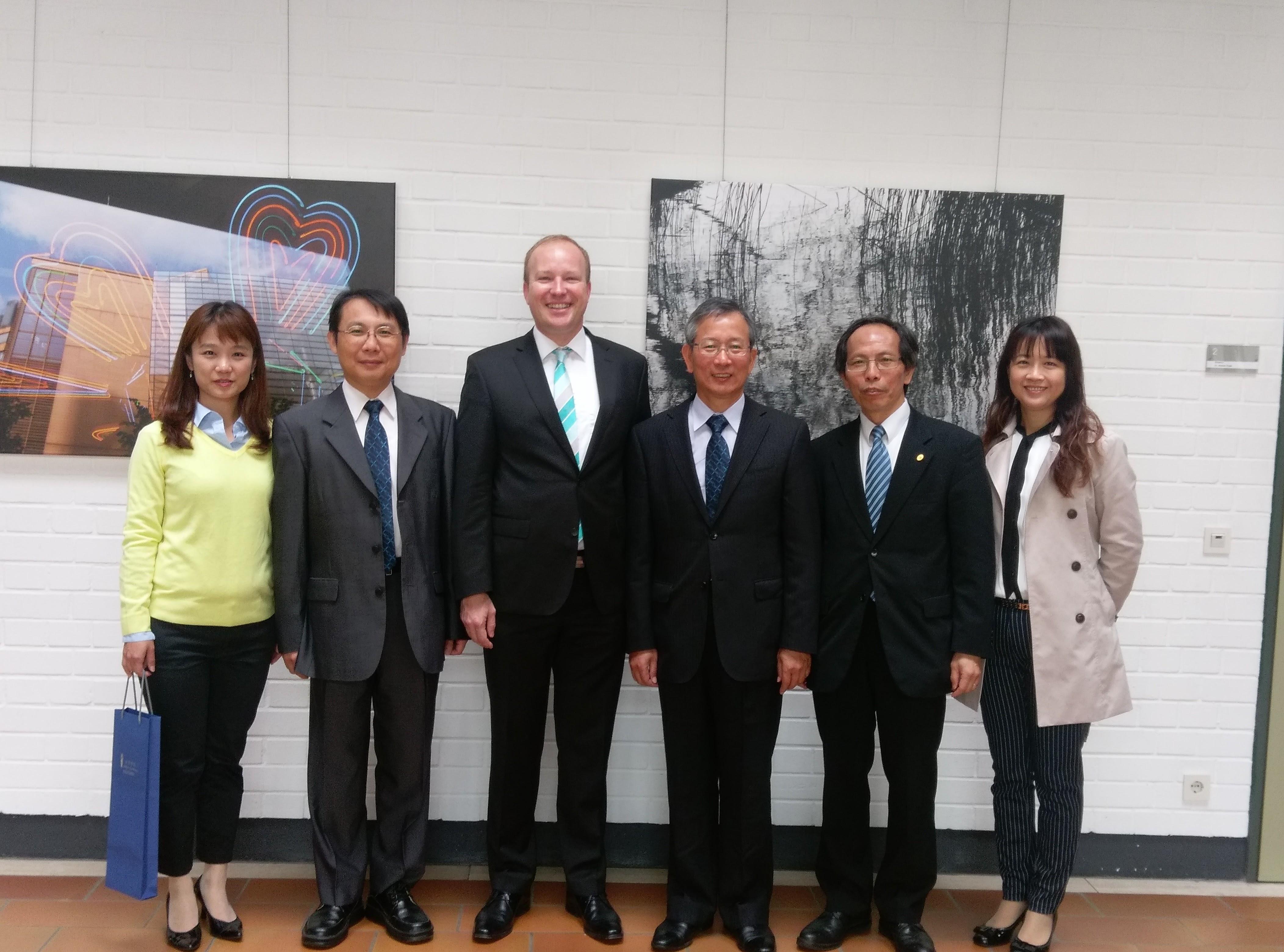 Herr Jui-kun Huang begleitet die Delegation der Richterakademie aus Taiwan in die Deutsche Richterakademie in Trier.