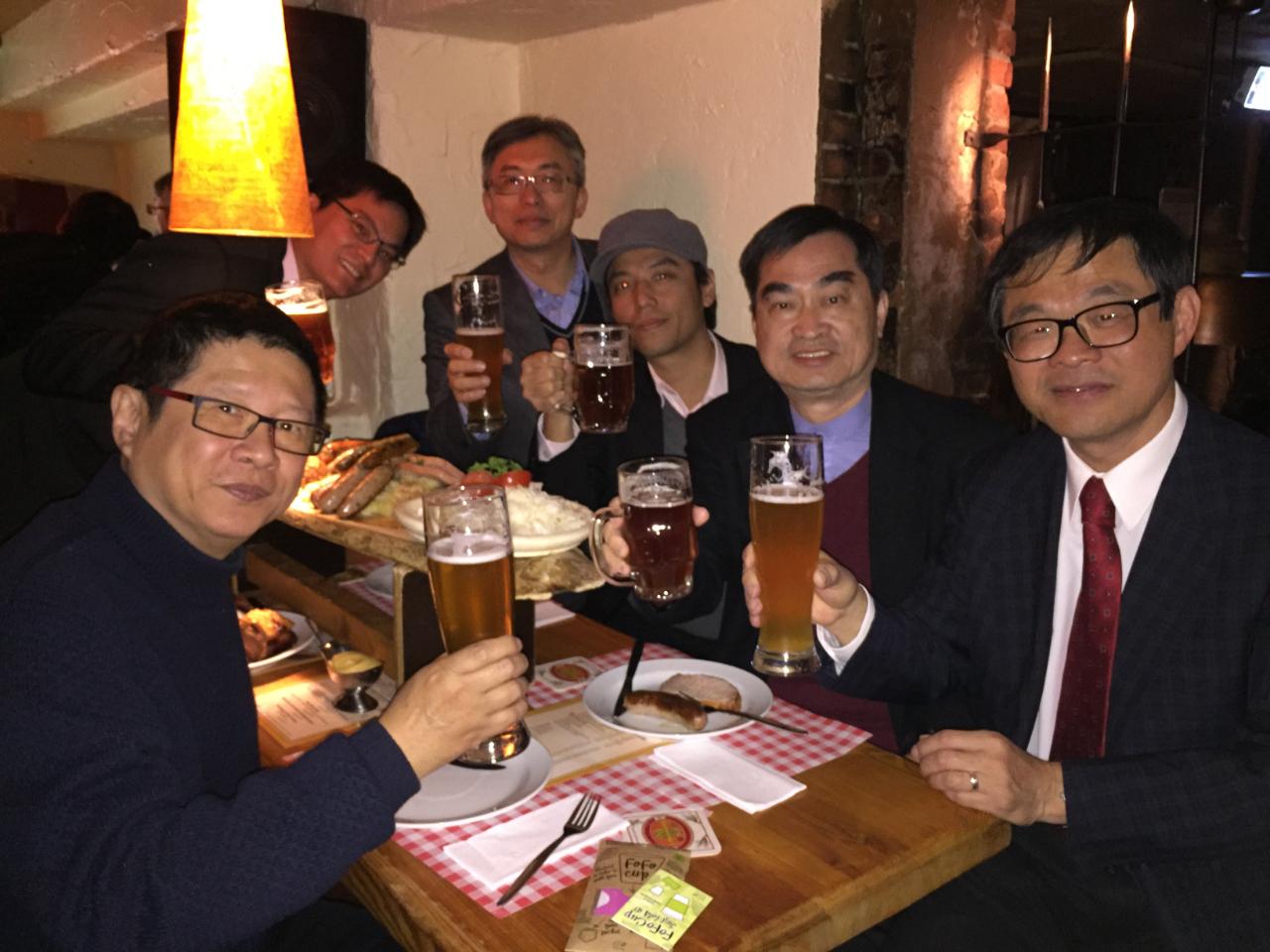 Am 7. Mai 2019 lud Generaldirektor Mei-shun
Lo den stellvertretenden Bürgermeister, Dr.
Chia-Ji Teng und eine Delegation des
Department of Economic Development aus
Taipeh zum gemeinsamen Mittagessen ein.