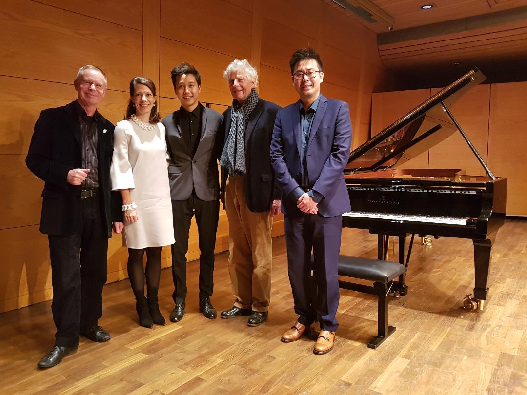 Steven_Lin_mit_US_Konsulin_Meghan_Gregonis_und_Mike_Wu,_Leiter_Pressestelle_Vertretung_Taiwan_in_München