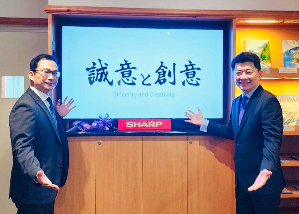 Director General David Cheng-Wei Wu was pleased to welcome Mr. Tim Ko, the CEO of SHARP Corporation of Australia Pty. Ltd.

SHARP was merged to Taiwan’s Hon Hai - Foxconn Group in 2016, and has transformed into a Smart Office Total Solution provider.

Mr. Ko shared his 4-year experience in leading SHARP Australia to walk through the economic downturn and finally profit &amp; have the highest market share in the history.

The 60” commercial display monitor will not only showcase the advanced tech of Taiwan, present Taiwan’s beauty &amp; diverse cultures to our Australian friends and country fellows who visit us, but also upgrade our consular services and environment.