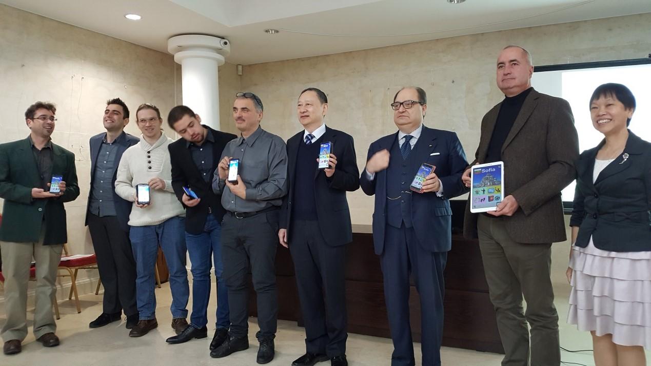 Representative Sherman S. Kuo shows off Visit-Sofia Tour-guiding App on his cellphone at the launch ceremony of the cooperation project between Taiwan's Institute for Information Industry and Bulgaria's capital, Sofia Municipality, on Dec. 4, 2018.  