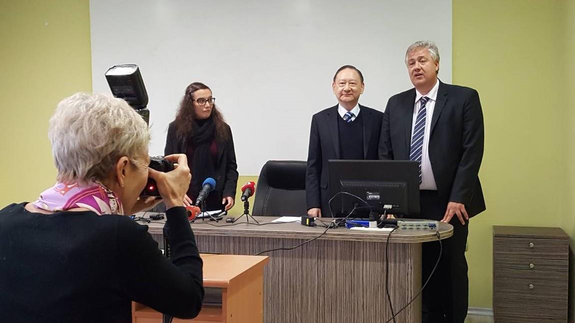 Representative Sherman S. Kuo attends a press event at Bulgaria's Pirogov Hospital to announce the cooperation project of the Intelligent LED Lighting Power-saving Monitoring System on Dec. 4, 2018.