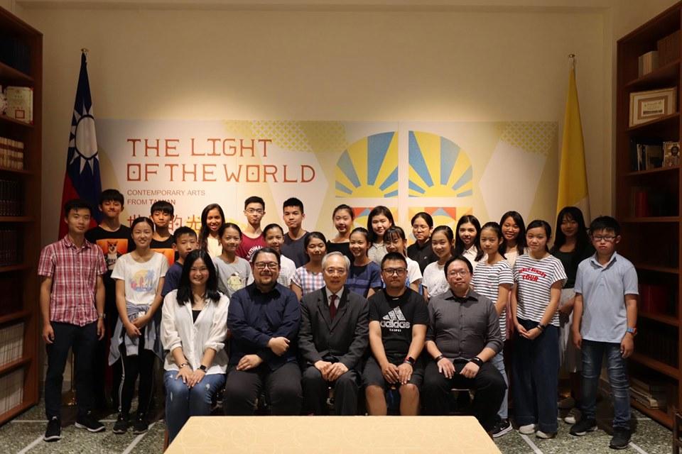 台北愛樂少年樂團到訪中華民國駐教廷大使館，李大使率領全館人員熱情接待