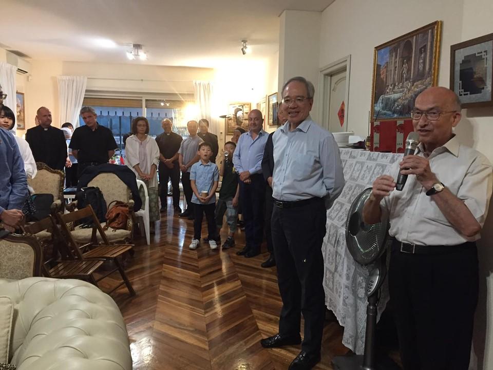 駐教廷大使館邀請曾經在臺灣服務、於羅馬服務之神職人員好友們，一起吃月餅、享受柚子，共度中秋。