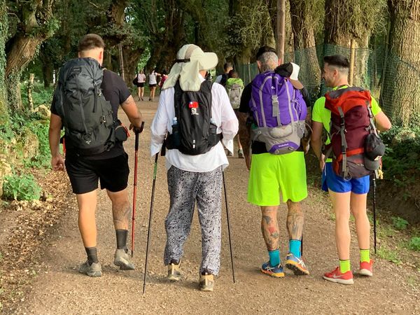 駐教廷大使李世明在教廷多位樞機主教鼓勵，踏上西班牙知名「聖雅各朝聖之路」，5天徒步苦行115公里，為台灣祈福。

這項「為台灣而走」的朝聖，除滿載著此行一路來自世界各地朋友對台灣的祝福，更透過苦行、默想與祈禱，為台灣、世界和平、中國地下教友、移民、難民、貧民、疫情遠離、地球常綠等意念祈禱。

更逐日針對
走出自我，與他人相遇
走出冷漠自私，開創和平之路
走出打壓限制，擁抱 #宗教自由
默想主題：走出疫情陰影，愛護地球生態
走出偏見排他，繁榮移民社會
等主題進行默想。

