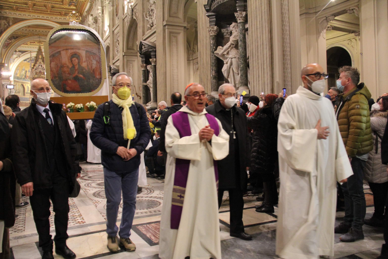 為表達台灣響應教宗力挺烏克蘭的呼籲，駐教廷大使李世明於3月20日清晨參與教廷「徹夜苦行為烏克蘭祈禱」活動，半夜12點苦行至羅馬南方20公里處教堂，接續於清晨6點參加樞機主教杜納帝斯主持彌，與教廷高層同聲祈求聖母護佑烏克蘭受苦人民。