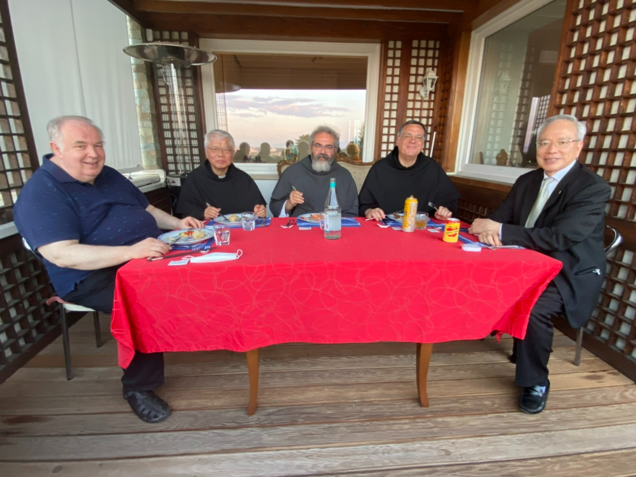 Ambassador Lee was delighted to welcome members of the College of confessors at St. Peter’s Basilica to his residence for a dinner.