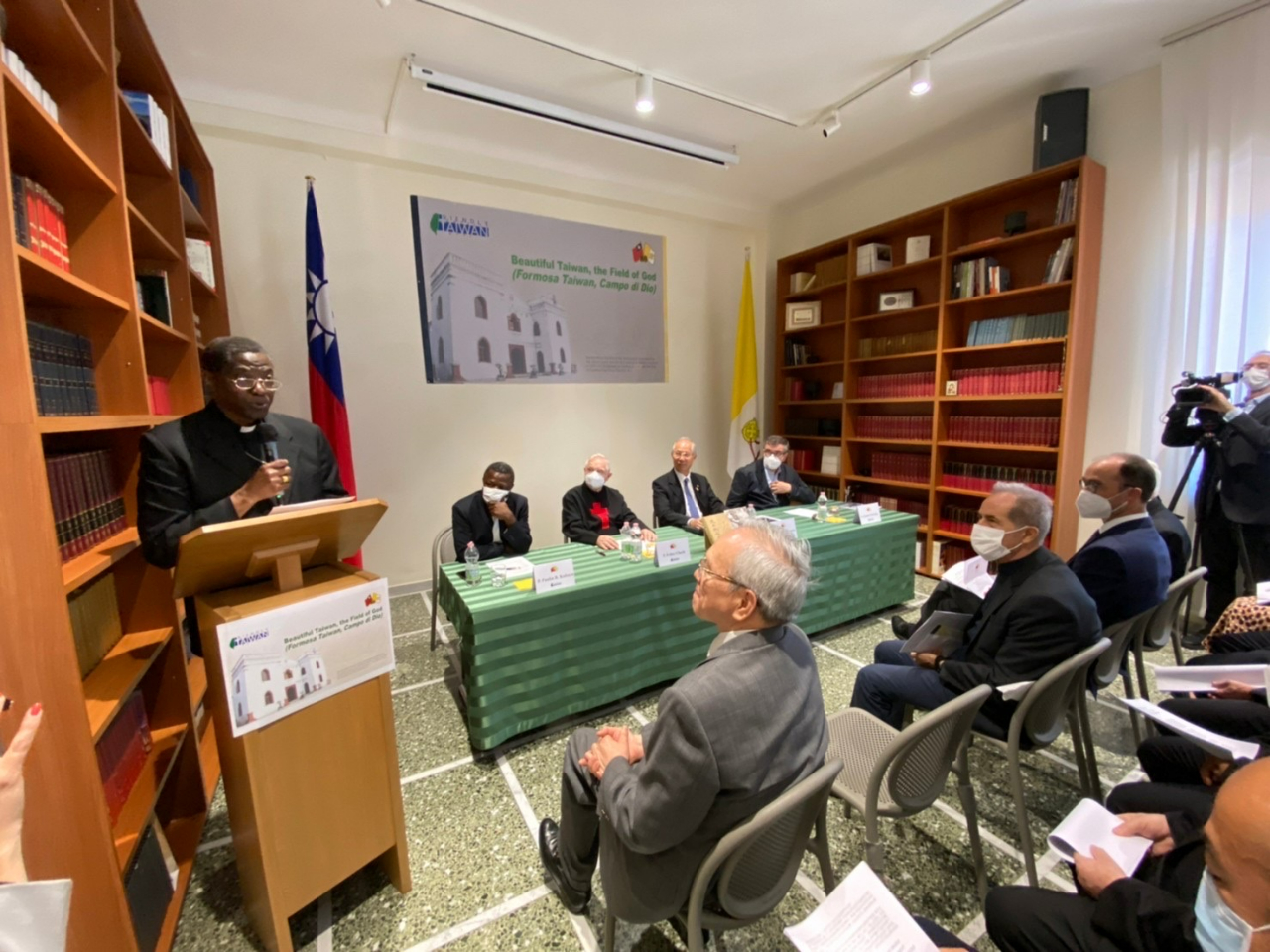 On the occasion of the 80th anniversary of diplomatic relations between the Embassy of the Republic of China (Taiwan) and the Holy See, the conference “Beautiful Taiwan, the Field of God” was hosted Rome on July 11, 2022.   

“Missionaries not only established hospitals, schools, orphanages, and retired homes, but also helped sustain the local language and culture,” “The Church of Taiwan has answered Holy Father’s teachings very well and very positively. Today, we are recalling Taiwan’s evangeligation’s experience in order to work together, helping one another to make the world more inclusive, just, peaceful, and sustaninable”, affirmed Ambassador Matthew S.M. LEE, reminding the audience of the importance of the Catholic Church in Taipei.

Ambassador Matthew S.M. Lee and the Secretary of the Dicastery for Evangelization H.E. Msgr. Protase Rugambwa delivered the introductory addresses, while the speakers were three priests who have lived and worked in Taiwan for many years and mastered its culture and language: Fr. Gianni Criveller of the Pontifical Institute for Foreign Mission, Camillian missionary Fr. Felice Chech, and the Under-secretary of the Dicastery for Interreligious Dialogue Fr. Paulin Batairwa Kubuya. Prof. Peter Kuo Hsiuoung Chiang was the moderator. Among the over 80 attendees were members of the Diplomatic Corps accredited to the Holy See, religious of different congregations, journalists as well as Embassy’s friends.

In his introductory address, Msgr. Protase Rugambwa explained how to spread the Gospel to the Taiwanese people, because Taiwan is really a field of God, we are still at the beginning, there is still much work to do together, but we need to move forward following the guidance of the Holy Spirit.” He concluded his speech by saying that “it is urgent to give a powerful impetus to evangelization so that this Field of God may truly become a significant reality for evangelization activities in Asia, a light, a powerful beacon which testimonies God’s love conveyed in Jesus Christ.”


