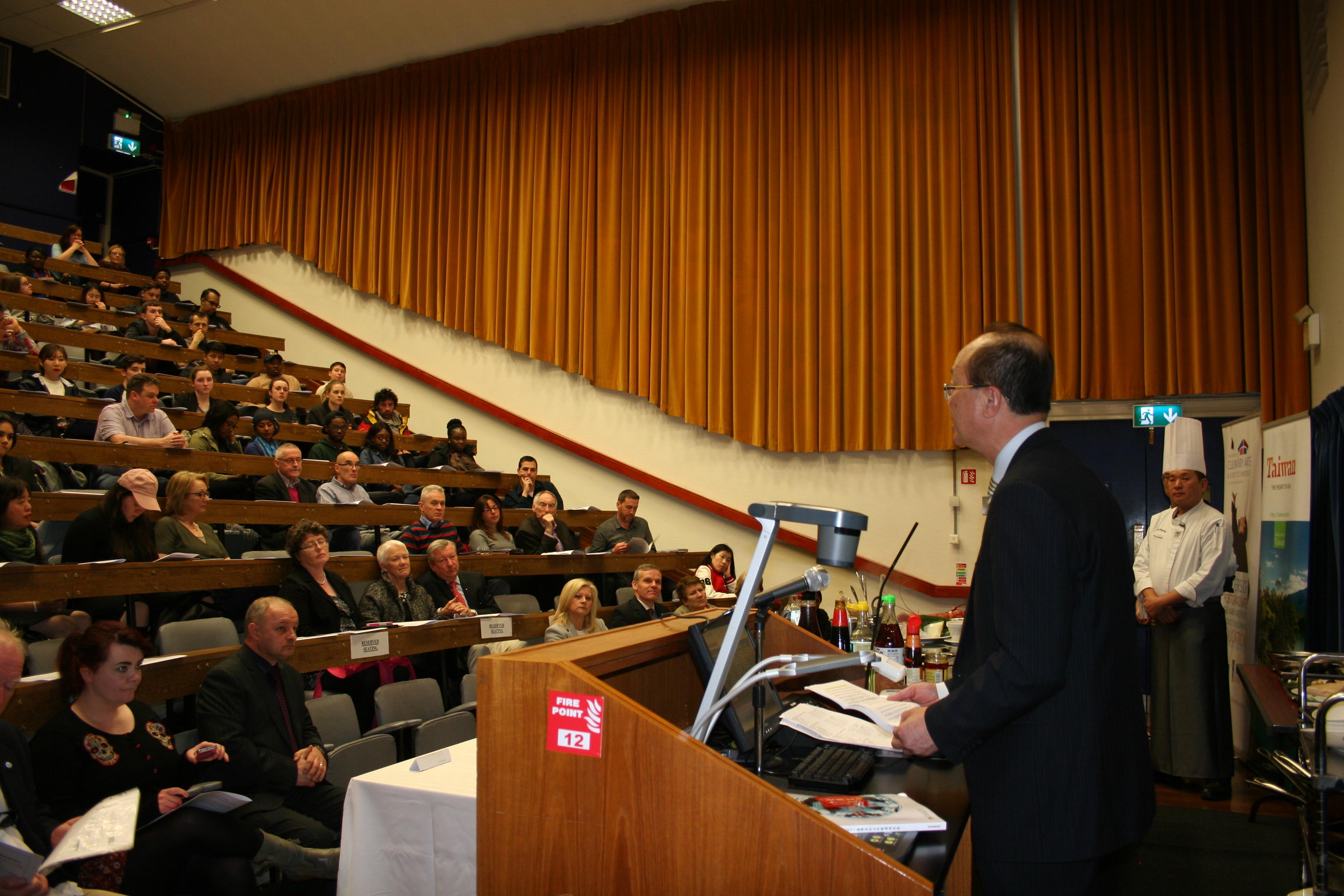 Representative Tu speaking to the audience at the Taiwanese Culinary Demonstration 2017 at Culinary School of DIT