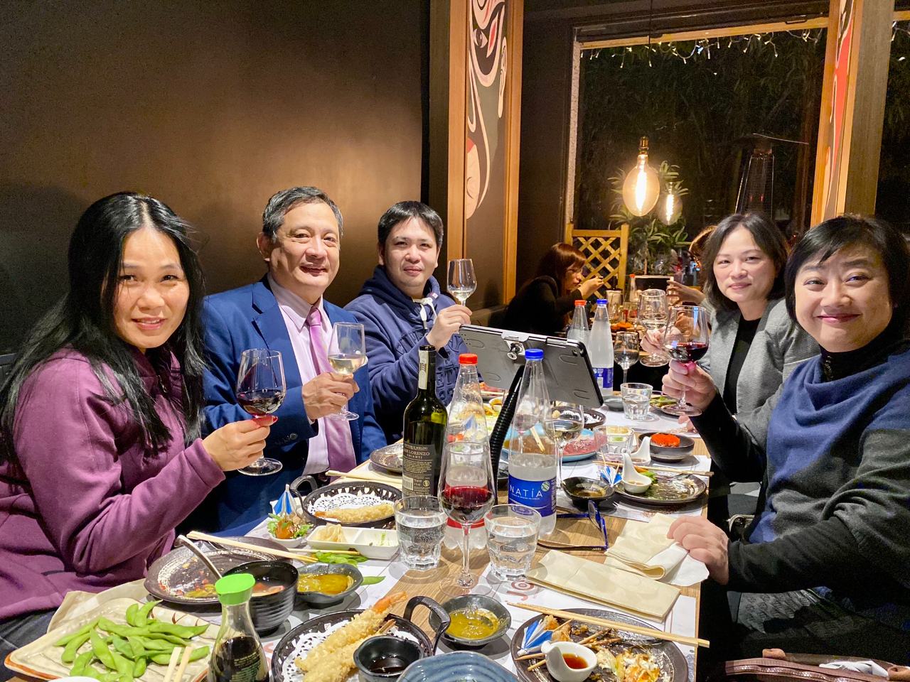 圖說：李新穎(左二)宴僑務顧問王美紅(右一)、僑務促進委員周宸煜(左三)、僑務促進委員湯美快(左一)等人。