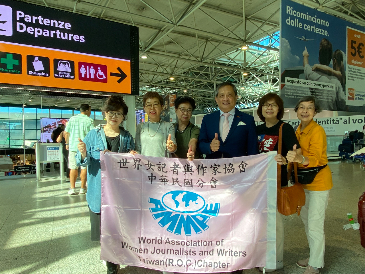 李新穎大使於111年9月12日接待「世界女記者暨作家協會」(AMMPE)中華民國分會訪問團
「世界女記者暨作家協會」中華民國分會由AMMPE世界總會前會長高惠宇擔任團長，於本年9月14日至17日出席在義大利羅馬舉辦之第24屆世界年會。