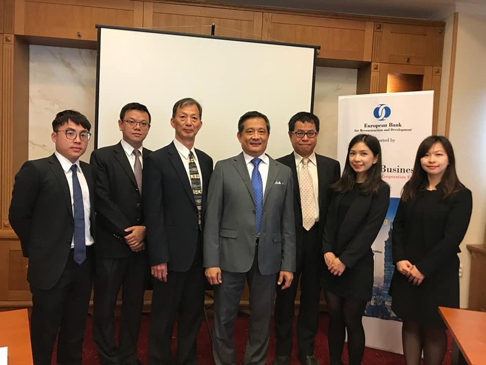 2019.05.29李大使應邀出席歐洲復興開發銀行(EBRD)與北馬其頓證交所合辦之「隱形冠軍計畫」工作坊，會後與我國證交所團隊合影