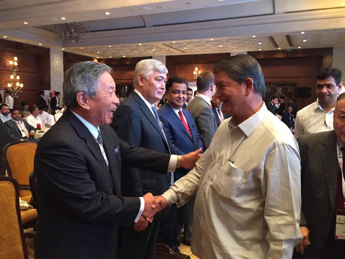 本處田大使偕經濟組楊組長於本年9月23日參加印度聯合商工會第2屆全球投資人投資印度論壇，印度Chhattisgarh州長Dr Raman Singh、Uttarakhand州長Mr Harish Rawat等印度官方暨智庫及重要企業代表多人蒞臨盛會。