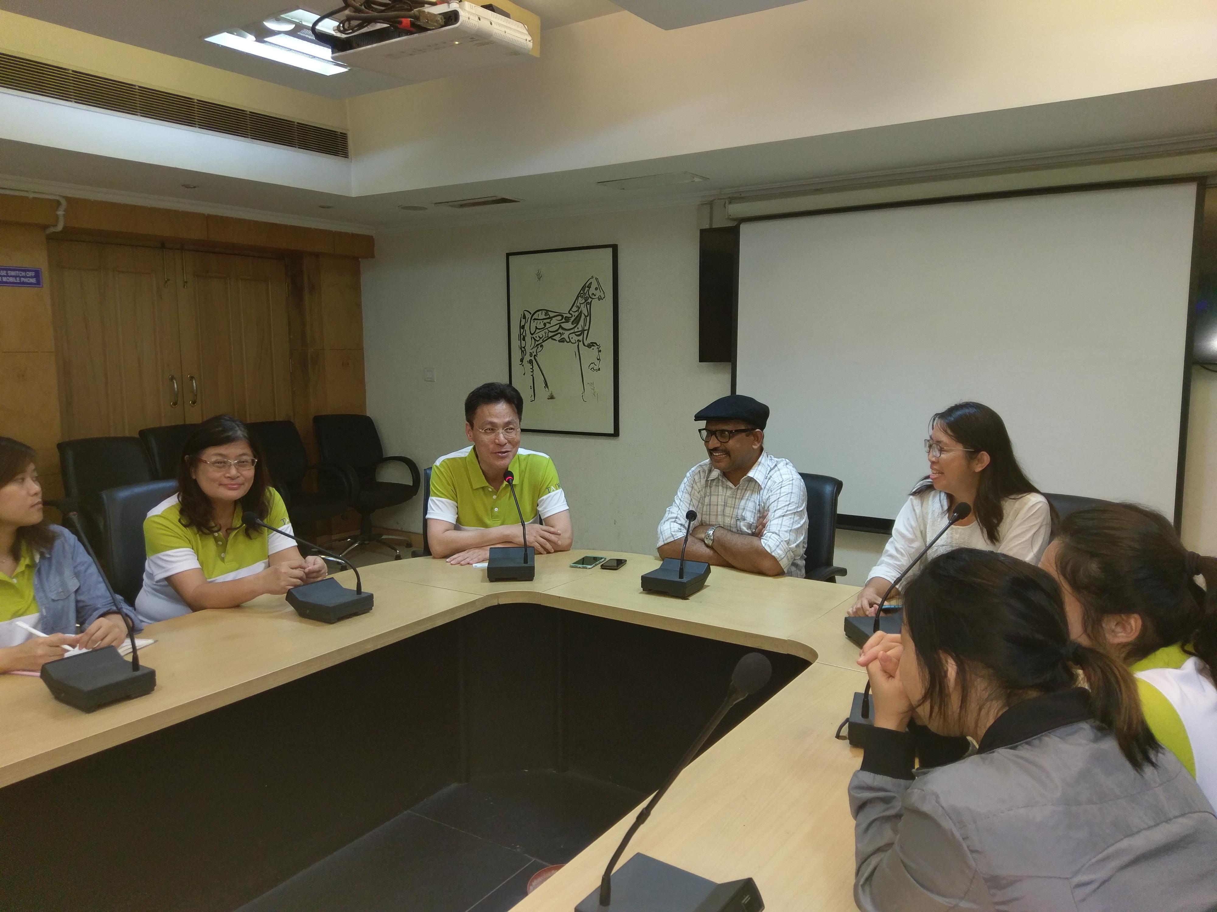 本年9月1日下午青年大使團拜會國立伊斯蘭大學並與該校國際事務主任Mukesh Ranjan及學生座談。