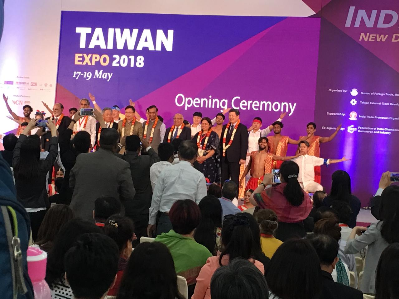 田大使及外貿協會黃董事長與貴賓合影。