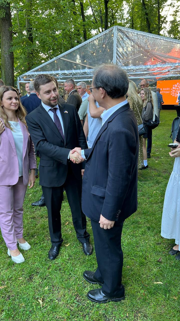 駐拉脫維亞代表處應邀出席拉脫維亞聲譽卓著社會福利團體Ziedot成立20週年慶祝茶會- 駐拉脫維亞臺北代表團Taipei Mission in the  Republic of Latvia