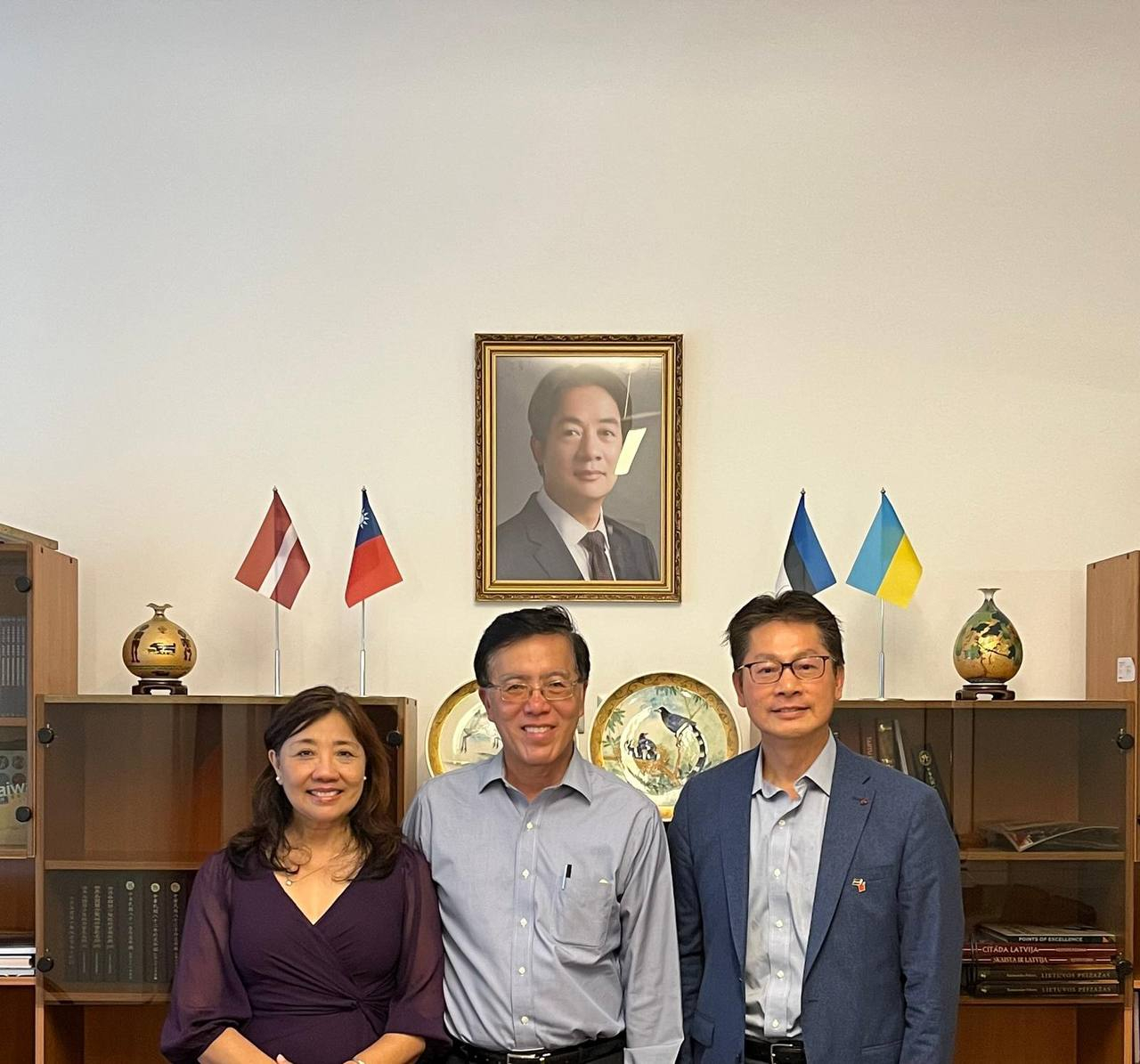 本處李憲章大使本(2024)年8月16日與前來拉脫維亞訪問的美國紐約「艾德非大學」（Adel... - 駐拉脫維亞臺北代表團Taipei  Mission in the Republic of