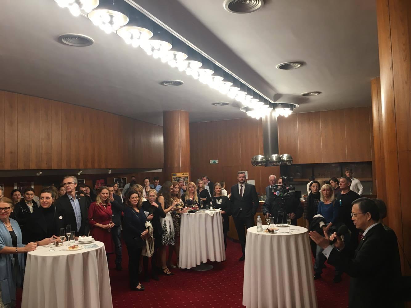 Opening Performance by Taiwanese dancer, "Huang-yi and Kuka", at International Contemporary Dance Festival "Bratislava in Movement"