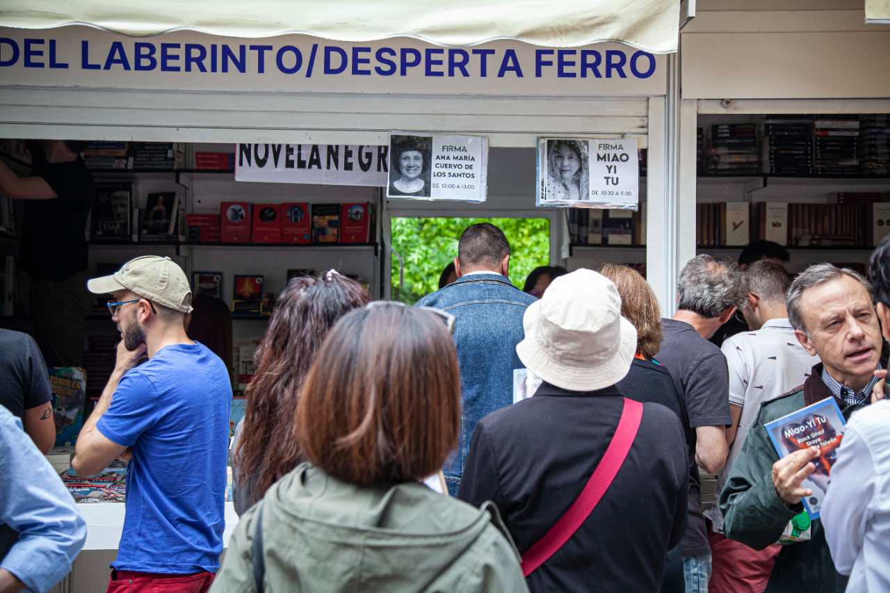 馬德里書展作家凃妙沂簽書會排隊人潮