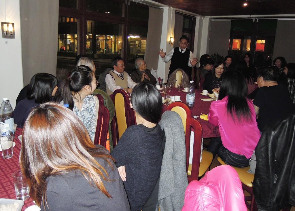 廖大使東周宴請哥特堡僑務促進委員及僑胞、留學生等人。