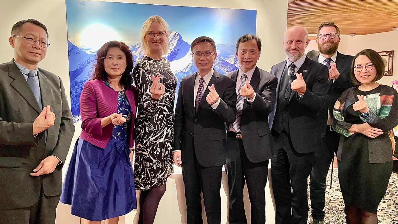 右二為「台瑞國會議員協會」副主席Mathias Tegnér議員